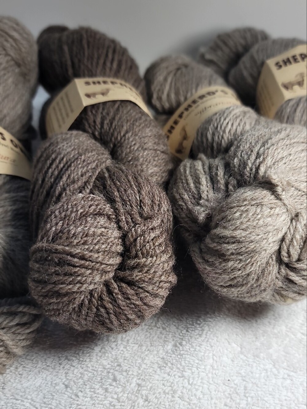 Shepherd's Own Natural Wool Yarn Bundle - Taupe & Brown 5 Skeins - NWT - Picture 6 of 9